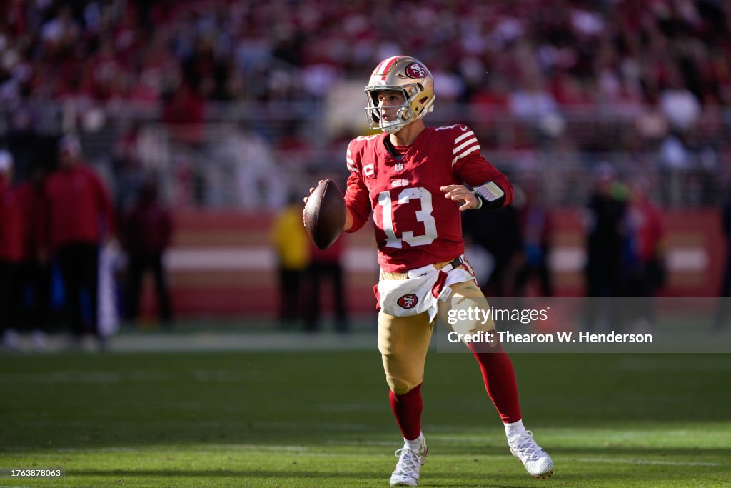  Brock Purdy #13 of the San Francisco 49ers looks to throw a pass during the third quarter of the game against the Cincinnati Bengals at Levi's Stadium on October 29, 2023 in Santa Clara, California. (Photo by Thearon W. Henderson/Getty Images)