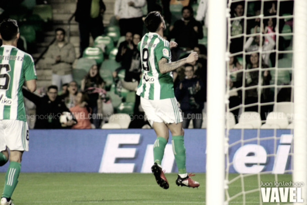 Sanabria celebrando el gol de la victoria en el Bernabéu