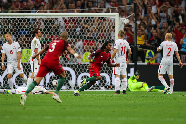A primeira comemoração de muitas do 'miúdo maravilha' (Foto: NurPhoto/Getty Images)