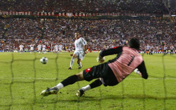 Il rigore di Sheva nella finale di Manchester. Fonte: Reuters.