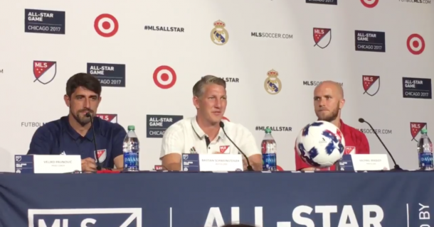 Paunovic, Schweinsteiger y Bradley en la rueda de prensa 