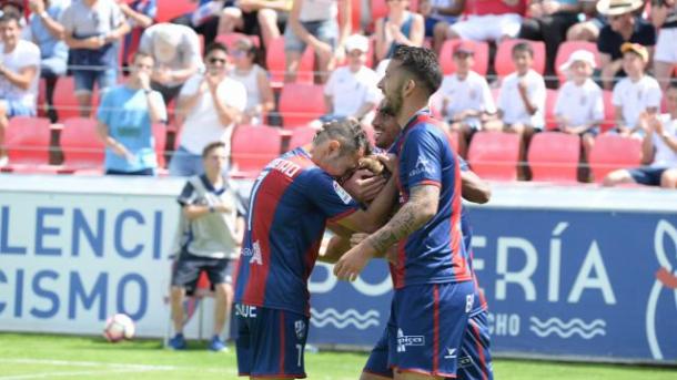 Jugadores del Huesca celebran el gol contra el Lugo | Foto: LaLiga