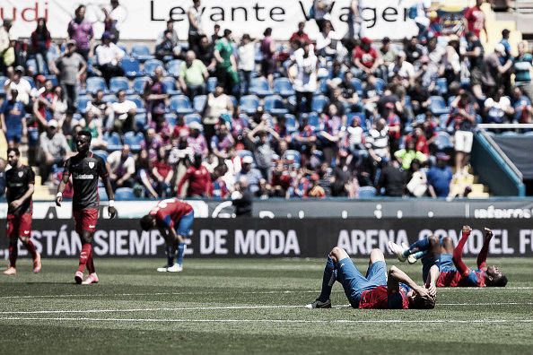 Levante players are left dejected after yet another loss to Athletic Bilbao | Photo: NurPhoto (Getty)