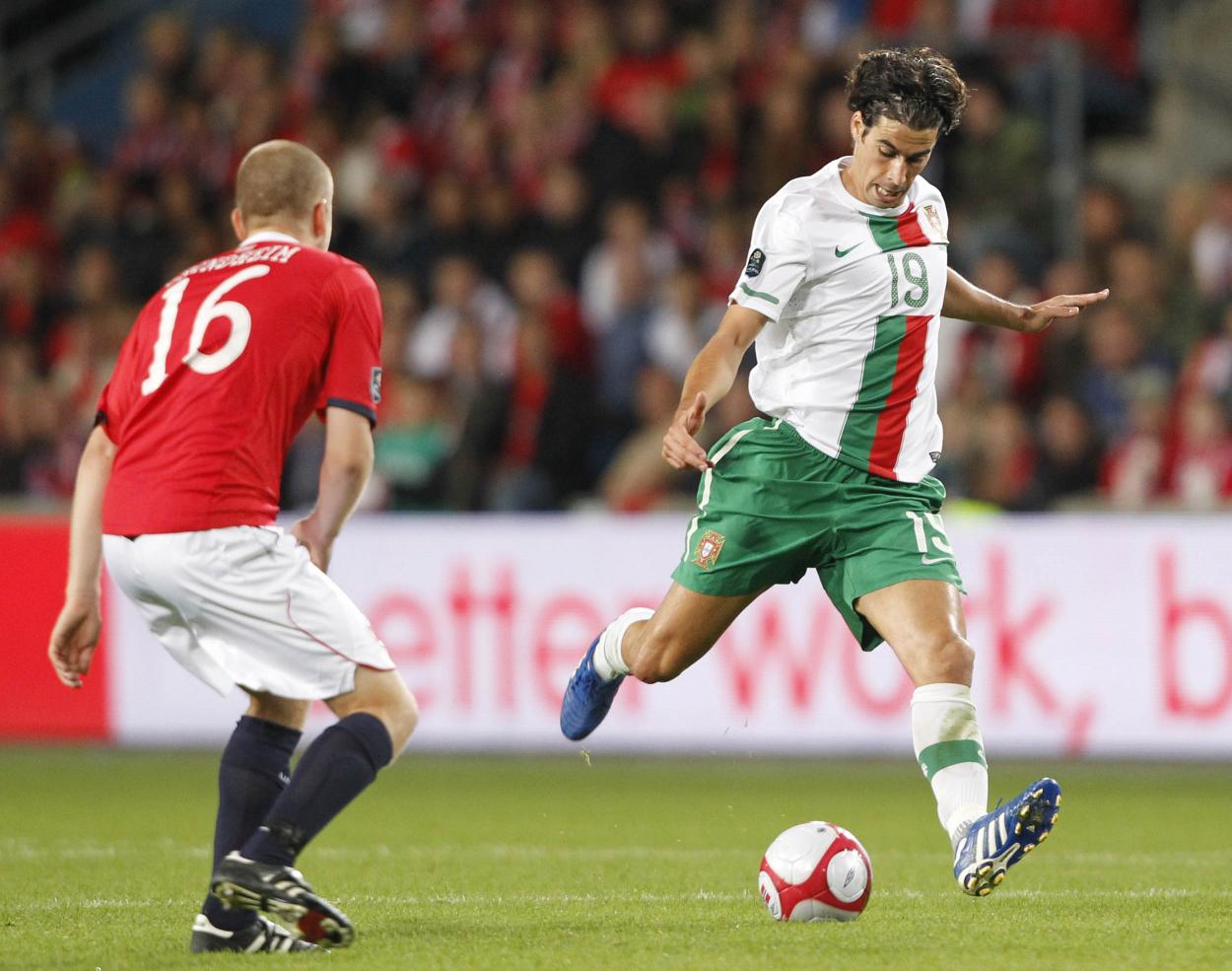 Tiago Mendes disputando un encuentro con Portugal | Foto: @selecaoportugal