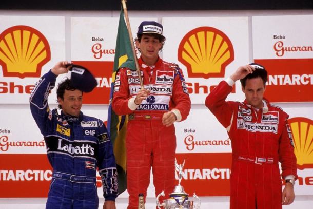 Senna en el podio de Brasil 1991, exhausto. Foto: Red Bull