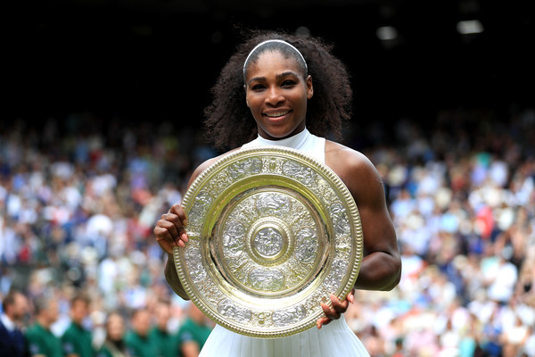 Williams posing with her most recent Grand Slam triumph at Wimbledon in 2016 (Source : Pool / Getty Images)