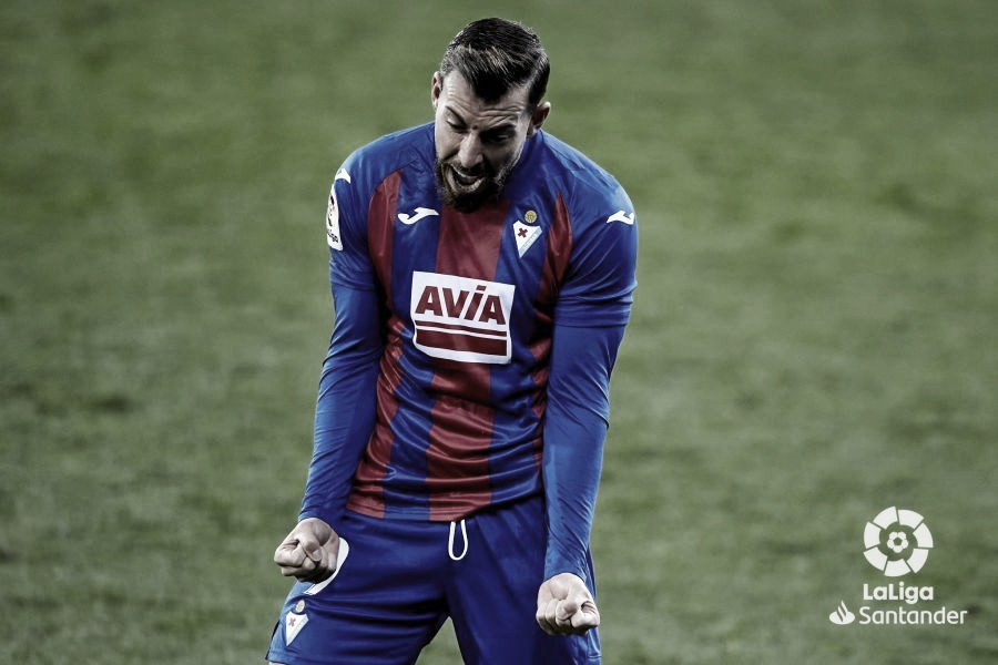 El lamento de Sergi Enrich tras su remate al larguero./ Foto: LaLiga Santander