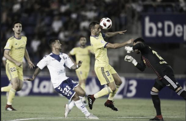 La desafortunada acción donde se lesionó Servando | Foto: Cádiz CF