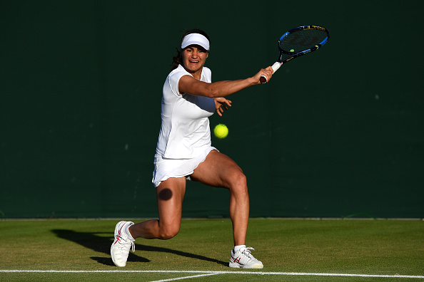 Niculescu unleashing her unique forehand slice during Wimbledon | Photo: Shaun Botterill/Getty Images