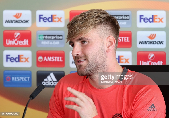 Luke Shaw will start the match against Fenerbahce | Photo: Matthew Peters/ Man United via Getty)