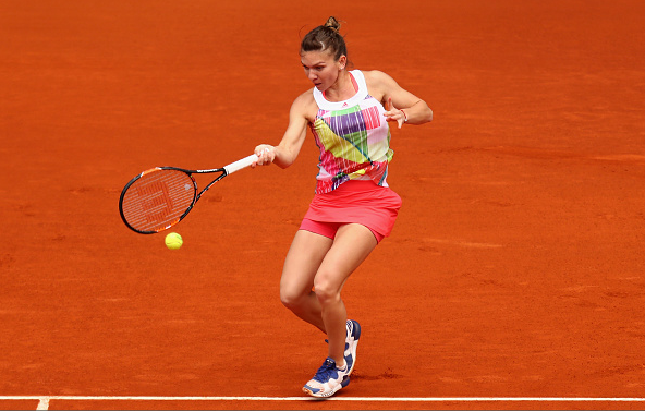 Halep digs her way out of a scare elimination l Photo: Julian Finney/Getty Images 