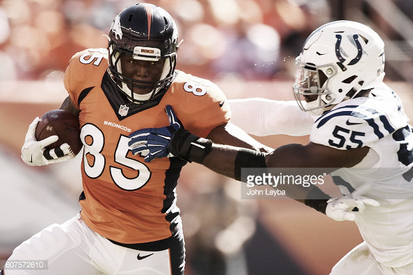 Sio Moore em partida contra os Broncos. (Foto:John Leyba/ Getty Images)