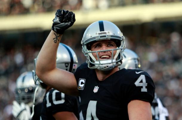 Derek Carr is at the heart of a potentially great Raiders team | Source: Karl Mondon/Bay Area News Group Archives