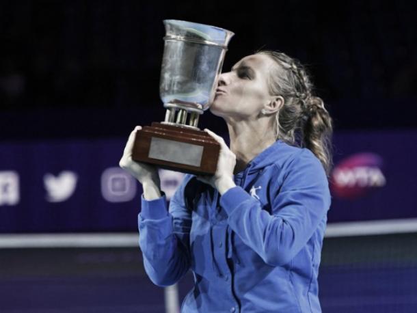 Kuznetsova posing with her trophy in Moscow. The title allowed her to qualify for the WTA Finals for the first time since 2009. Photo source: Kremlin Cup