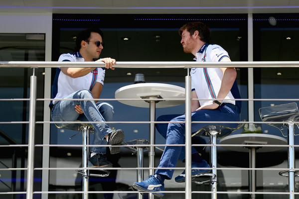 Felipe Massa dialogando con Rob Smedley | Fuente: Getty Images
