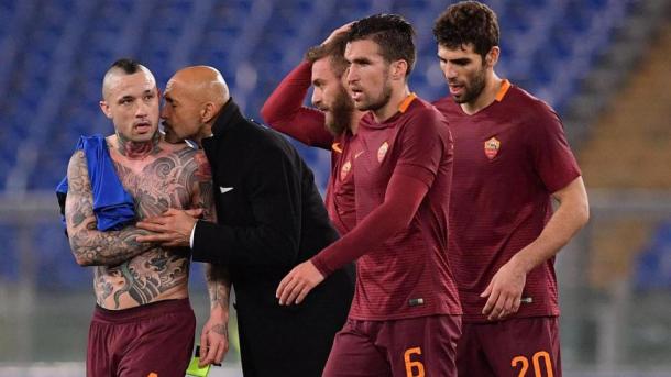 L'esultanza della Roma al termine della sfida al Sassuolo - Foto LaPresse