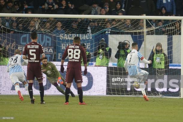 Momento en el que el Torino recibía el empate a 2 frente a la SPAL / Foto: gettyimages