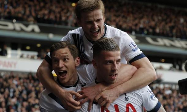 Tottenham players celebrate a goal against Manchester United last weekend (photo: Guardian)
