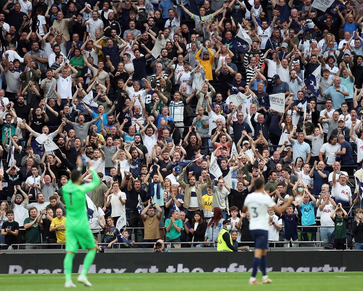 Tottenham thanks its fans/Image:SpursOfficial