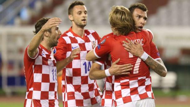 I croati si abbracciano dopo un gol. Fonte: Getty Images.