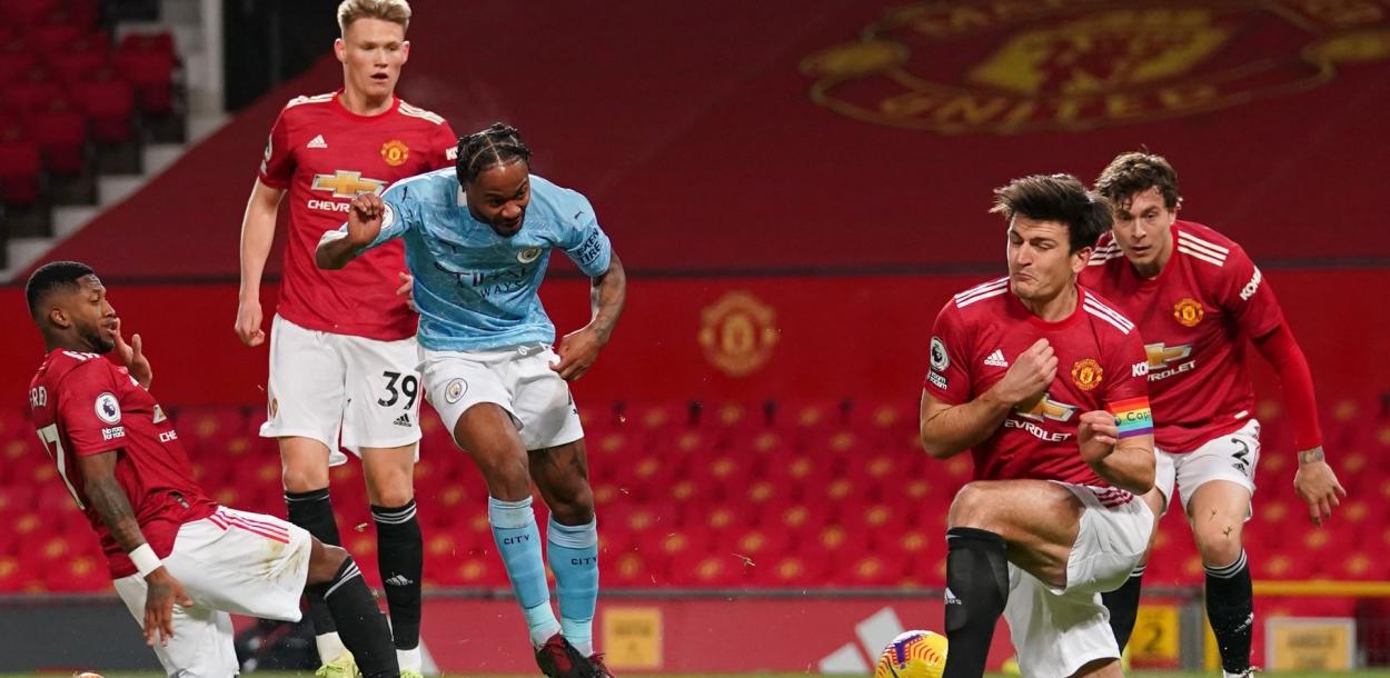 Sterling disparando al cuerpo de Maguire / FOTO: Manchester City