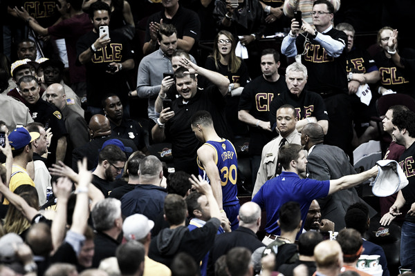 Stephen Curry heading to the locker room. Photo: Getty Images/Jason Miller