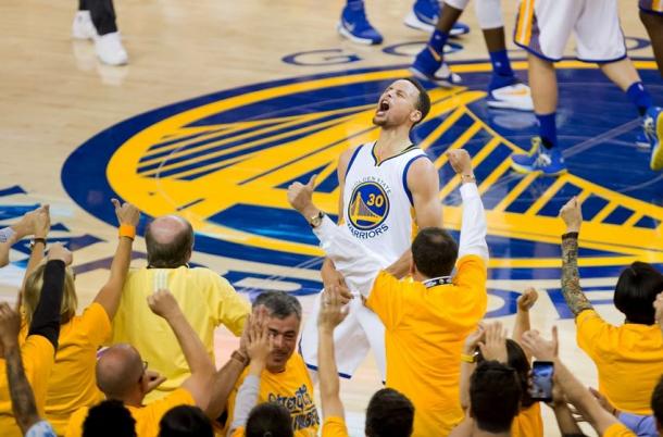 Stephen Curry comemorando a vitória contra o OKC (Foto: Divulgação/NBA)