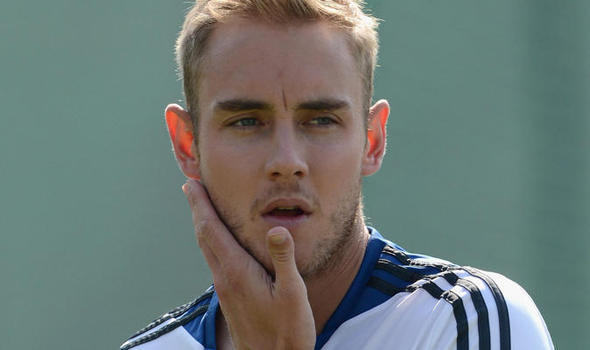 Stuart Broad remains on the sidelines (Source: Express) 