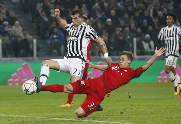 Sturaro beats Kimmich to the ball to level things | Photo: The Guardian