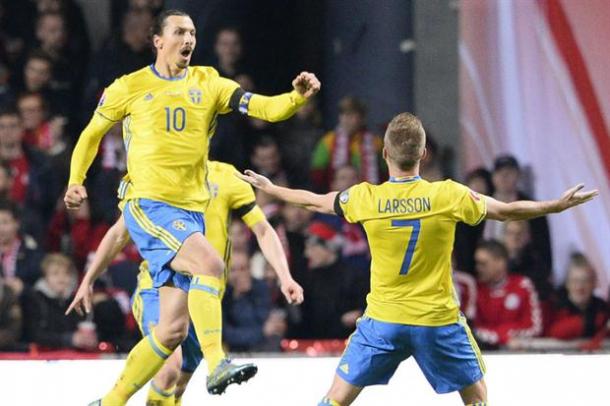 Suecia celebra un gol ante Dinamarca en la repesca | Fuente: AFP.