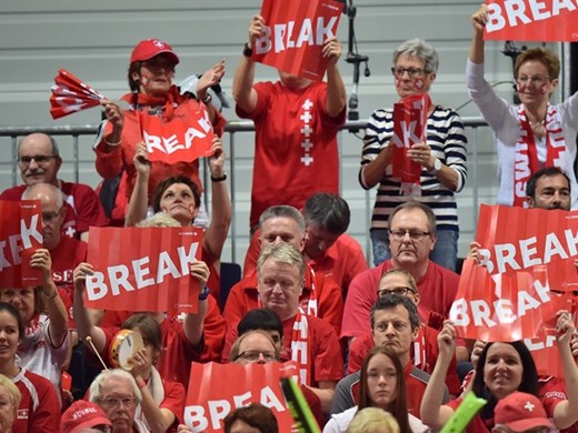 Fans de Suiza. Foto: fedcup.com