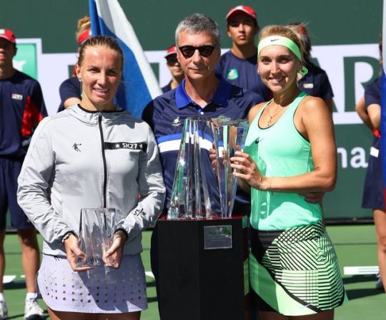 Kuznetsova (left) holding the runner-up trophy for the third time in Indian Wells (Source: Pinterest)