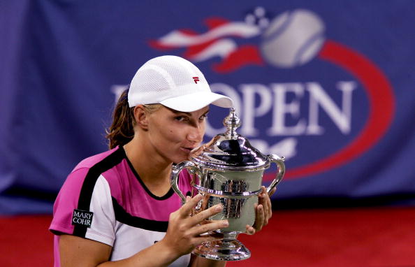 Kuznetsova kissing her first Grand Slam singles title at the US Open in 2004 (Photo by Clive Brunskill / Getty Images)