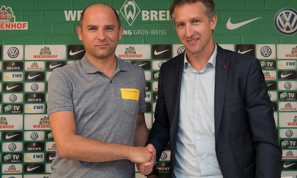 Viktor Skripnik and Frank Baumann. | Photo: Werder Bremen/Nordphoto