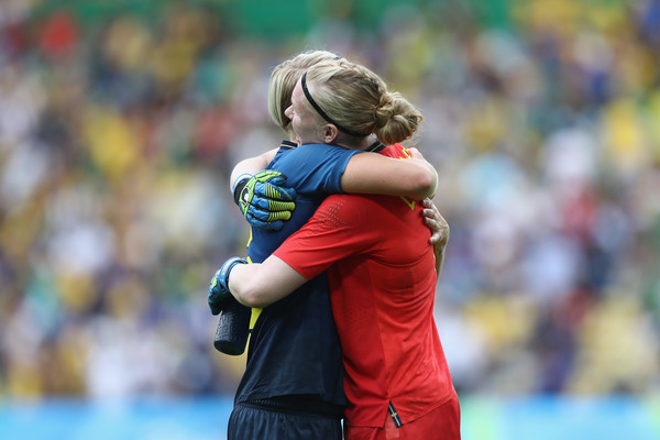 Sweden celebrate penalty triumph. | Image source: Zimbio