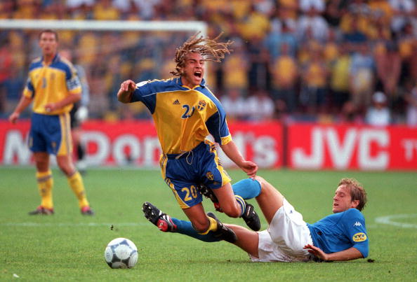 Massimo Ambrossini tackles Henrik Larsson at Euro 2000 | Photo: Popperfoto/Getty