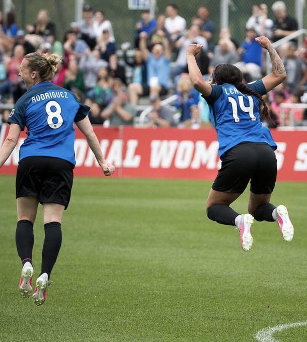 Leroux celebrating her first goal in over 600 days with teammate Amy Rodriguez l Source: @SydneyLeroux on Twitter 