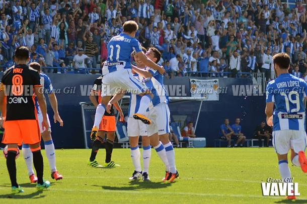 Szymanowski celebrando su gol | Foto: Gema Gil (Vavel)
