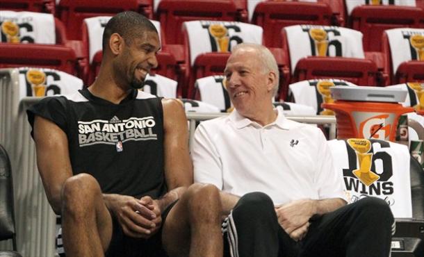 Una increíble amistad entre Tim y Gregg Popovich. | Foto: foxsports.com