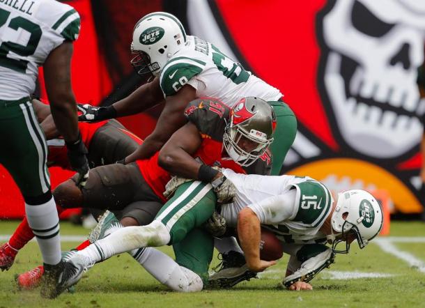 Kendell Beckwith comes up with a sack. |via buccaneers.com|