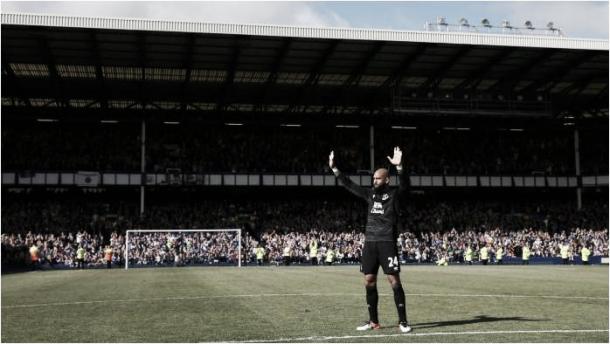 Tim Howard says goodbye to Goodison Park after 10 years at the club. | Photo: Getty Images