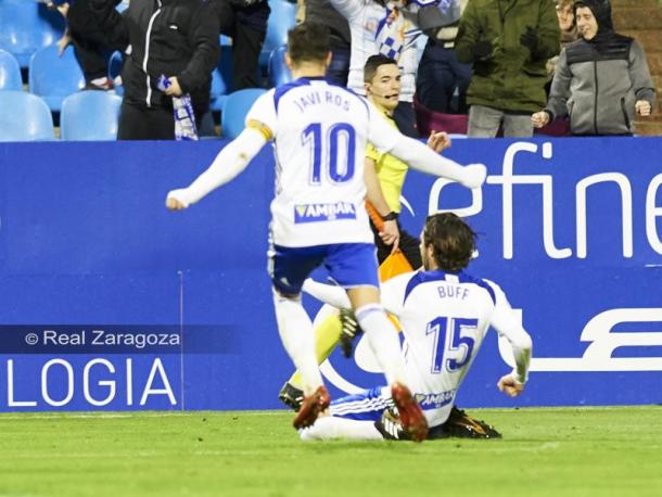 Oliver Buff celebra su gol de falta al Lugo | Foto: Real Zaragoza