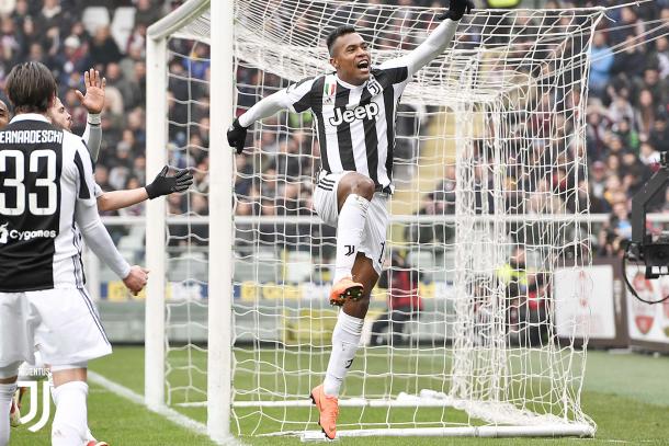 Alex Sandro anotando el gol que dio la victoria ante el Torino | Foto: Juventus de Turín