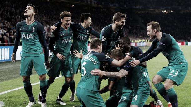 Tottenham celebrando su clasificación a la final. FOTO: UEFA.com