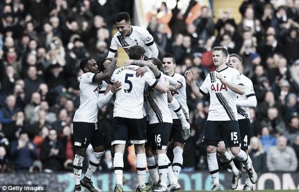 Tottenham celebrando un gol. Foto: dailymail.