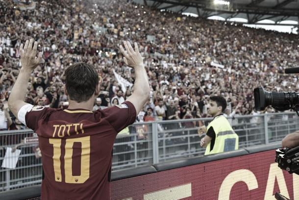 Totti em sua despedida dos gramados, no Estádio Olímpico Foto:(Getty Images)