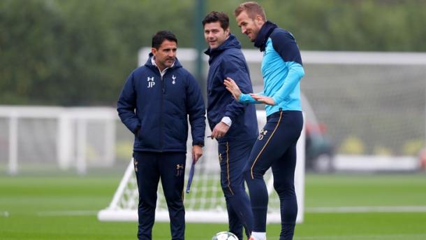Pochettino junto a Harry Kane en un entrenamiento esta temporada | Foto: Tottenham Hotspur