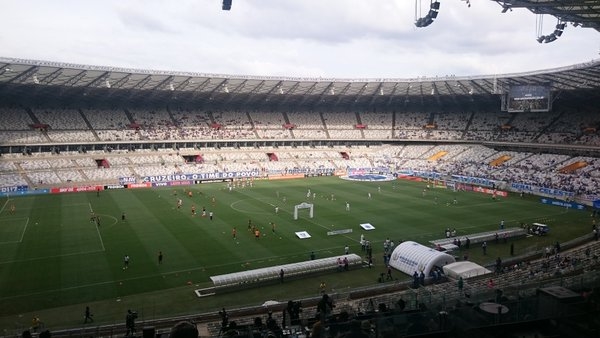 Times em campo no trabalho de aquecimento.(@Cruzeiro)