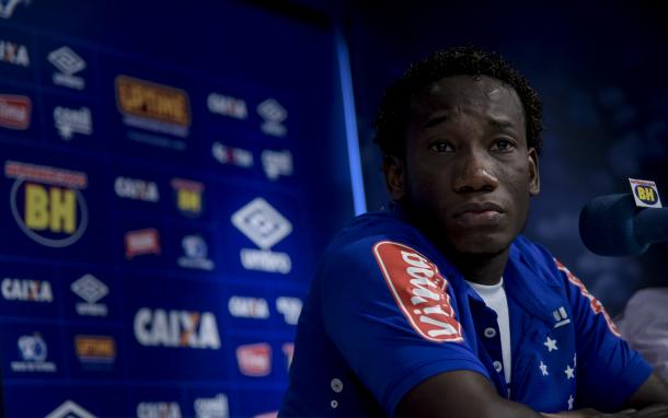 Caicedo aprova recepção no Cruzeiro e ressalta desejo de ganhar títulos (Foto: Washington Alves/Light Press)