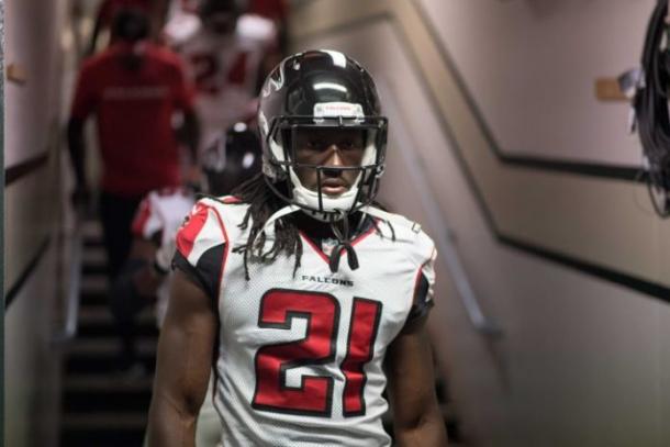 Desmond Trufant ahead of last season's game against the Oakland Raiders. (Source: Kyle Terada/USA Today Sports)